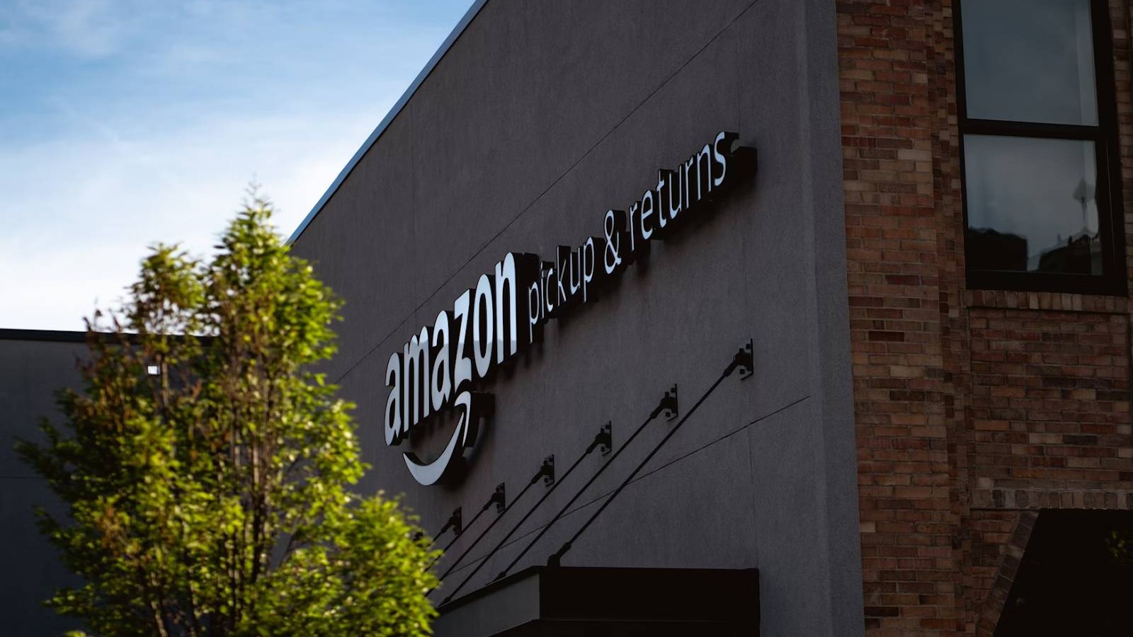 Amazon pickup &amp; returns building.