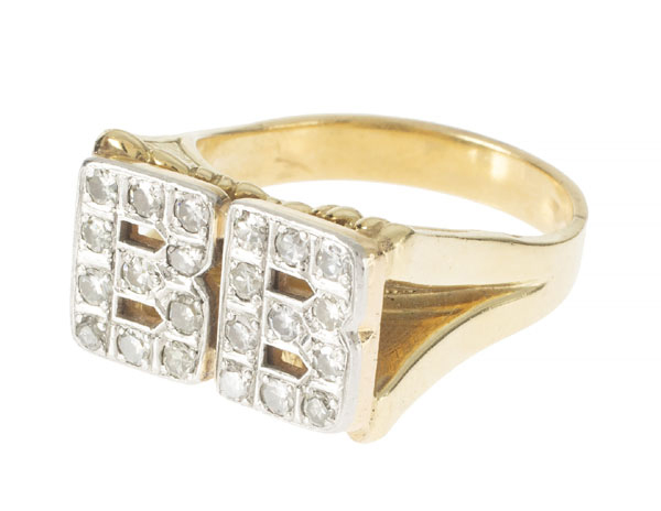 Twenty-two round-cut diamonds spelling out BB's initials and it still isn't as valuable as his 80th birthday "Lucille" ES-345