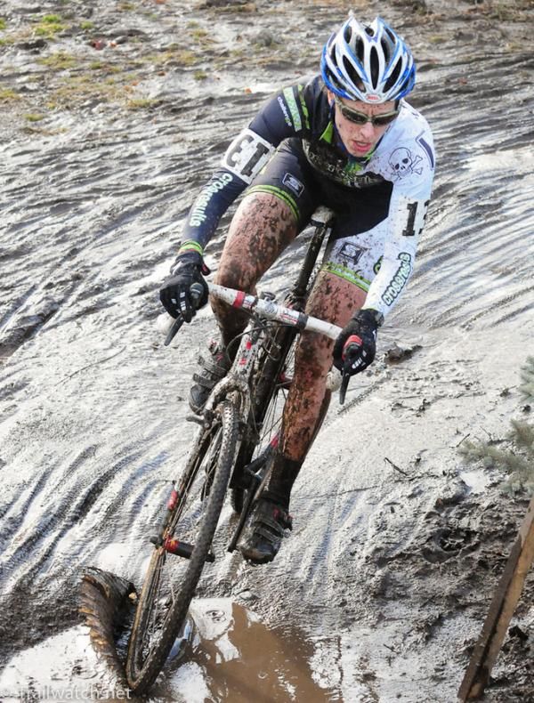 Sara Bresnick-Zocci (Crossresults.com) on a treacherous corner.