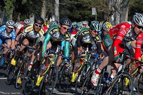 Omer Kem and Kevin Vanes in the thick of it