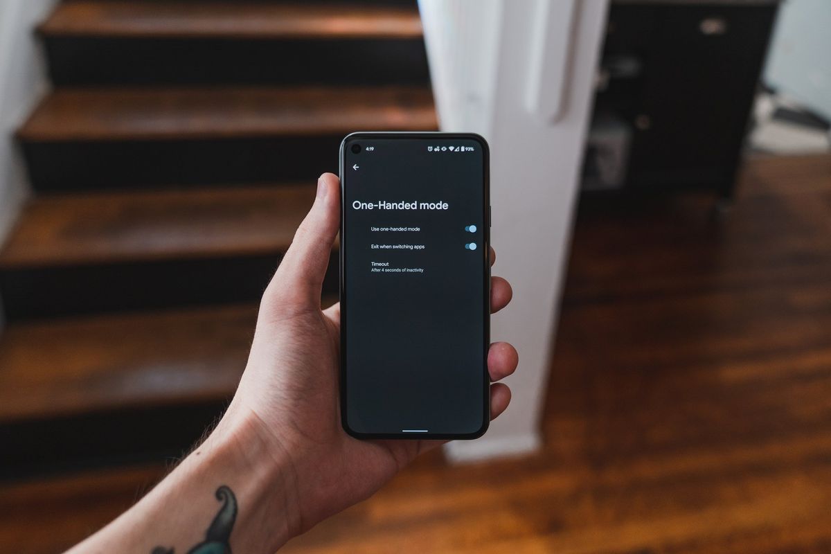 One-handed mode on the Android 12 Developer Preview 2