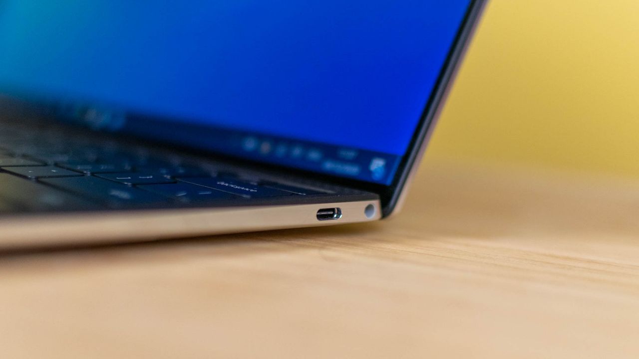 Dell XPS 13 9310 (2020) USB-C ports