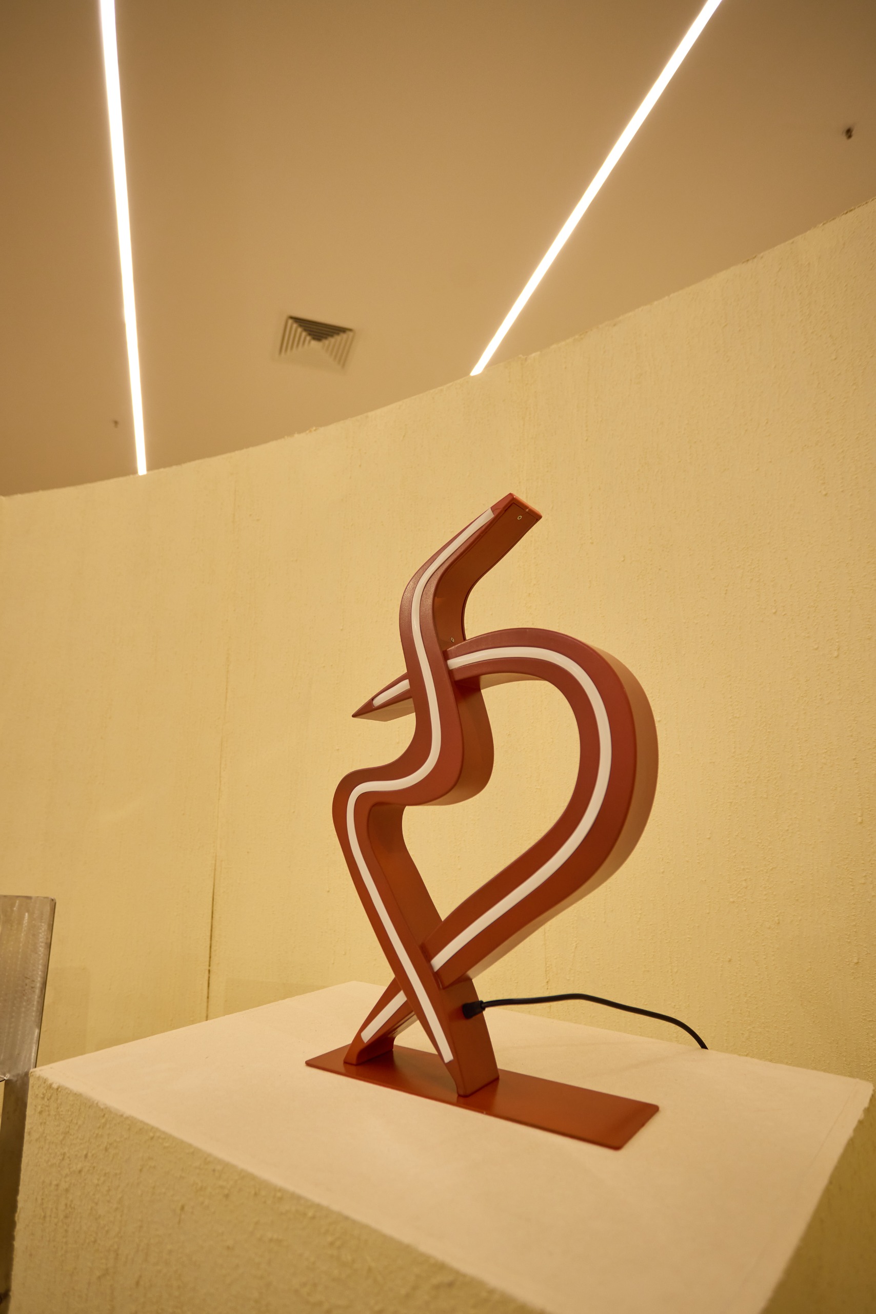 Nicole Adaora Enwonwu&amp;rsquo;s &amp;lsquo;&amp;Agrave;ny&amp;aacute;nw&amp;#7909;&amp;#769;&amp;rsquo; lamp at Design Week Lagos 2026