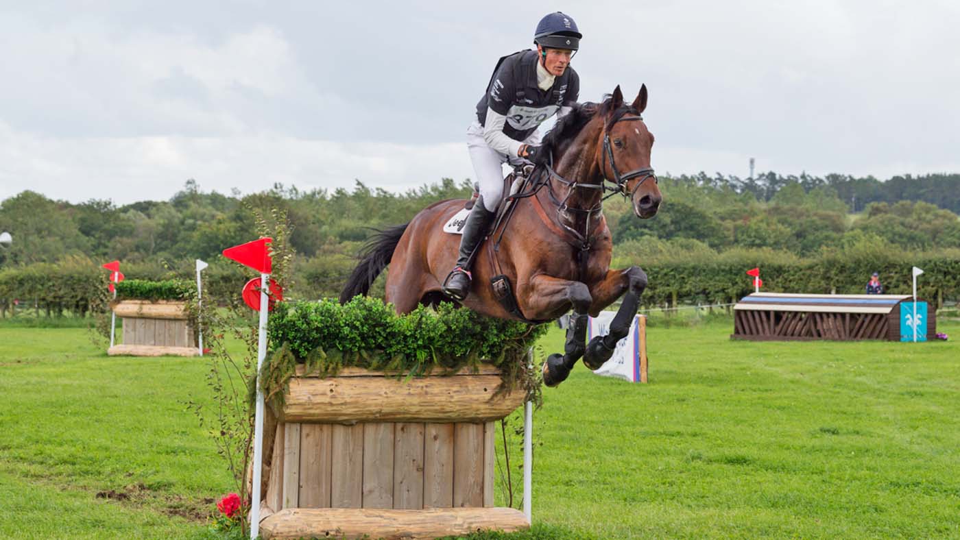 Willliam Fox-Pitt pilots five-star horse Little Fire, owned by his rider and Jennifer Dowling, to 13th place in section M. The pair added just time-faults to their strong dressage score of 23.4