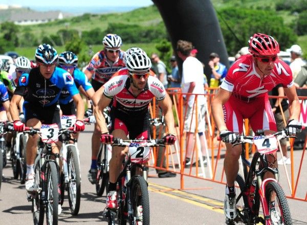 Todd Wells (Specialized) is followed closely by Sid Taberlay (Sho-Air/Specialized).