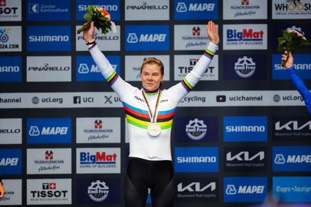 Lotte Kopecky on the podium of the 2024 World Championships