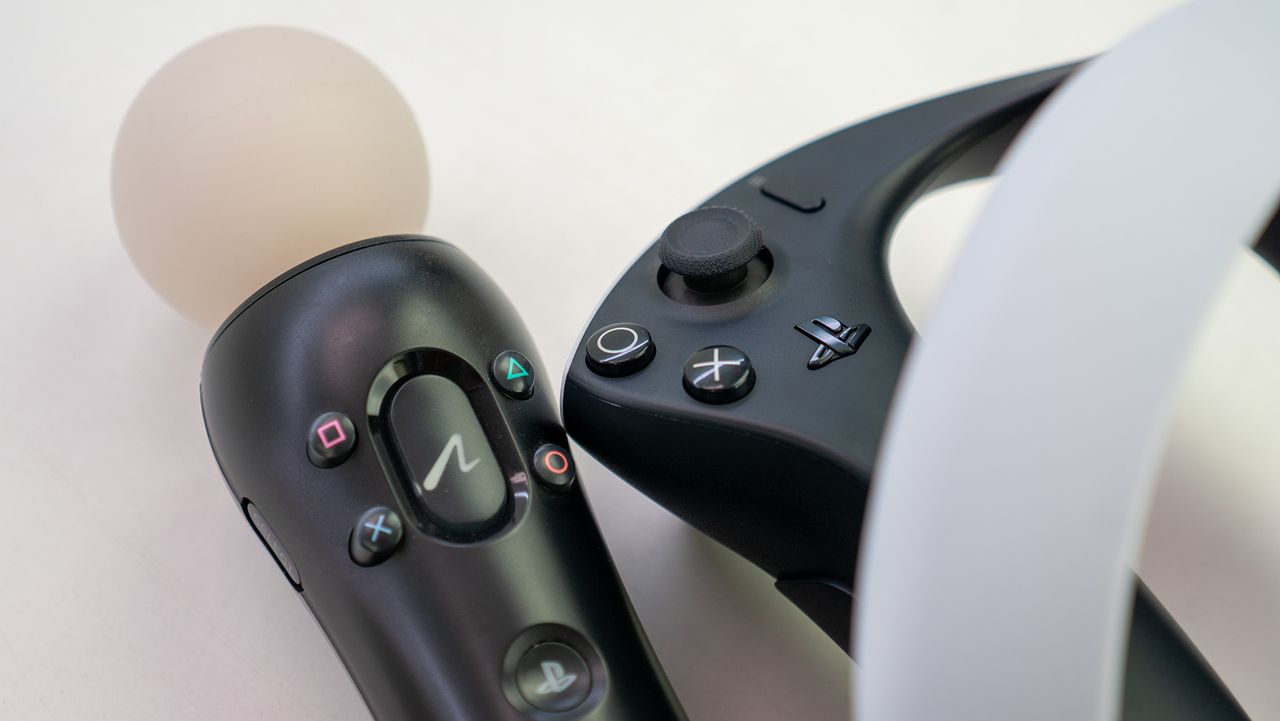 Comparing buttons on the PSVR Move controller and the PlayStation VR2 Sense controller