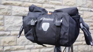 Image shows the Ortlieb Handlebar Pack QR mounted on a bike