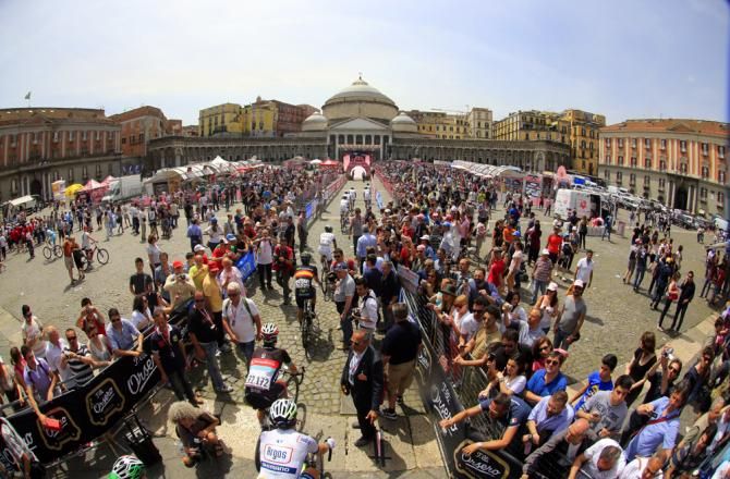 Riders make their way to the start of stage 1