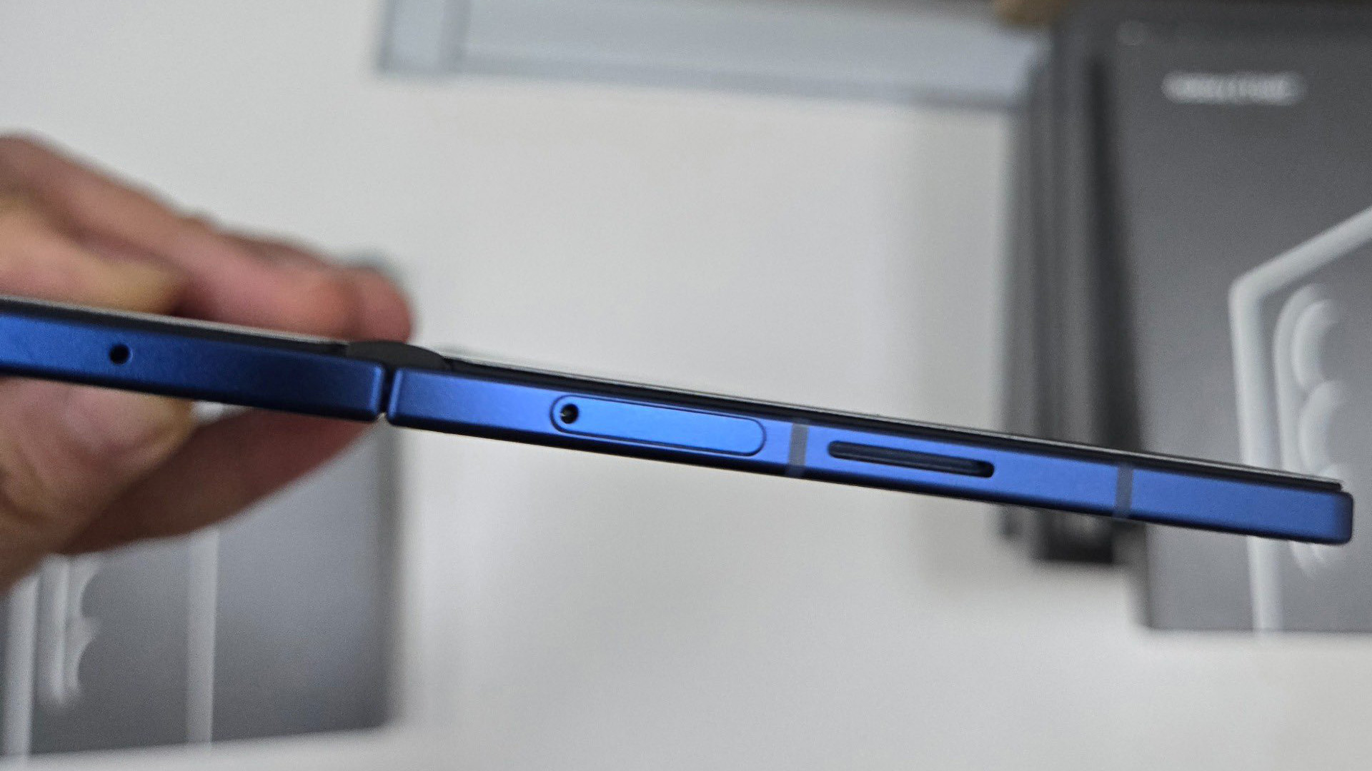 Alleged photo of the Samsung Galaxy Z Fold 7, showing the side when unfolded