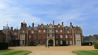 Estate, Building, Property, Château, Stately home, Palace, Mansion, Manor house, College, Architecture,