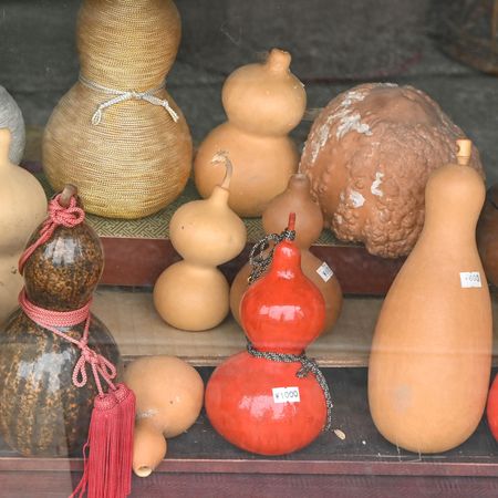 gourds of mixed size and color