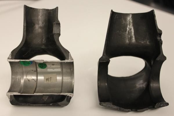 The old Scale's threaded BB shell versus the all carbon shell of the new bike. SRAM and Shimano's press-fit options allowed Scott to use this design.