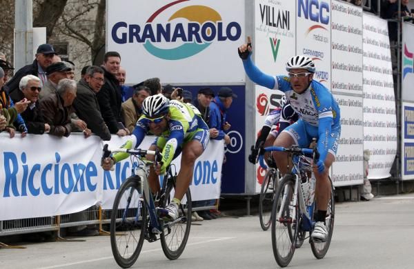 Gavazzi seemed to think he'd grabbed the win, but the photo revealled Francesco Chicchi (Liquigas-Doimo) as the victor