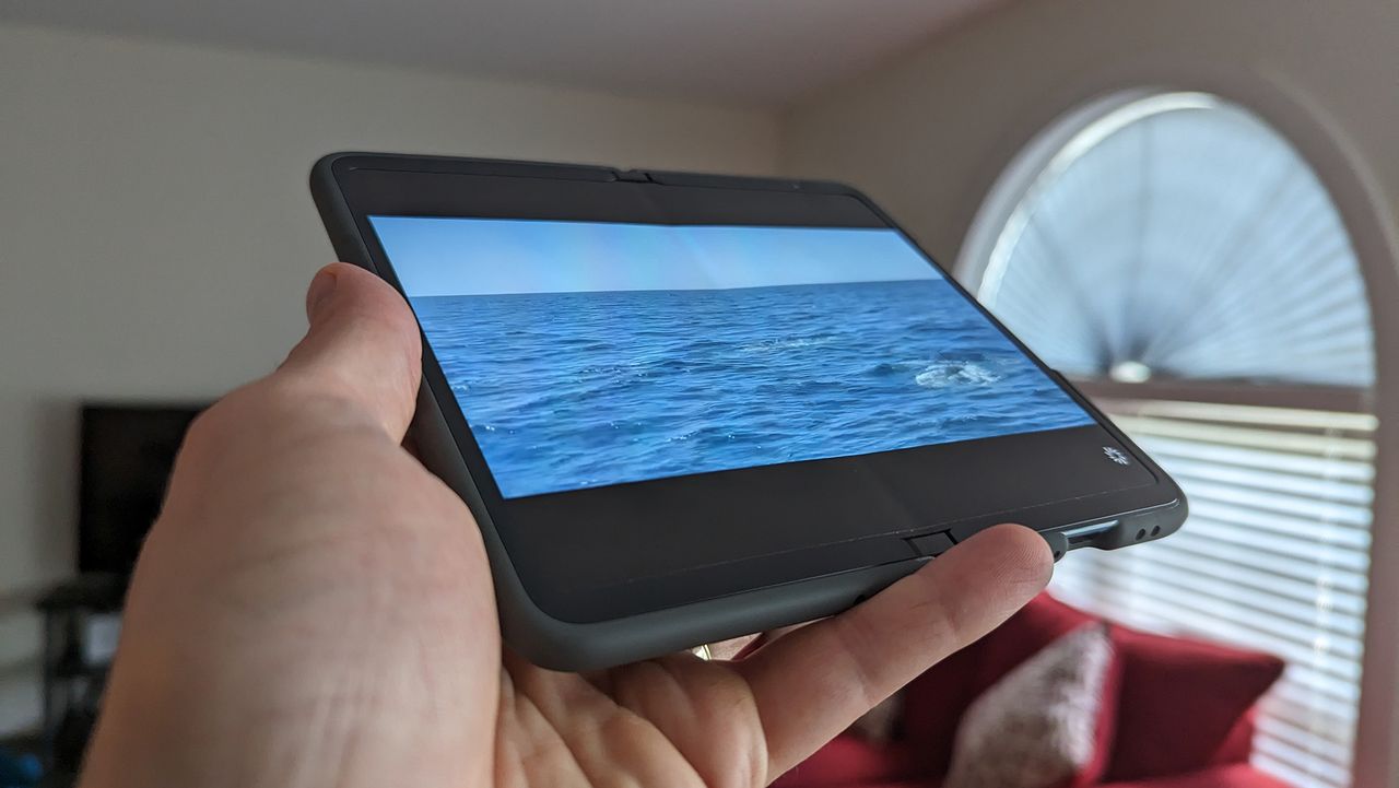 Comparing viewing angles on the Google Pixel Fold's large inner display