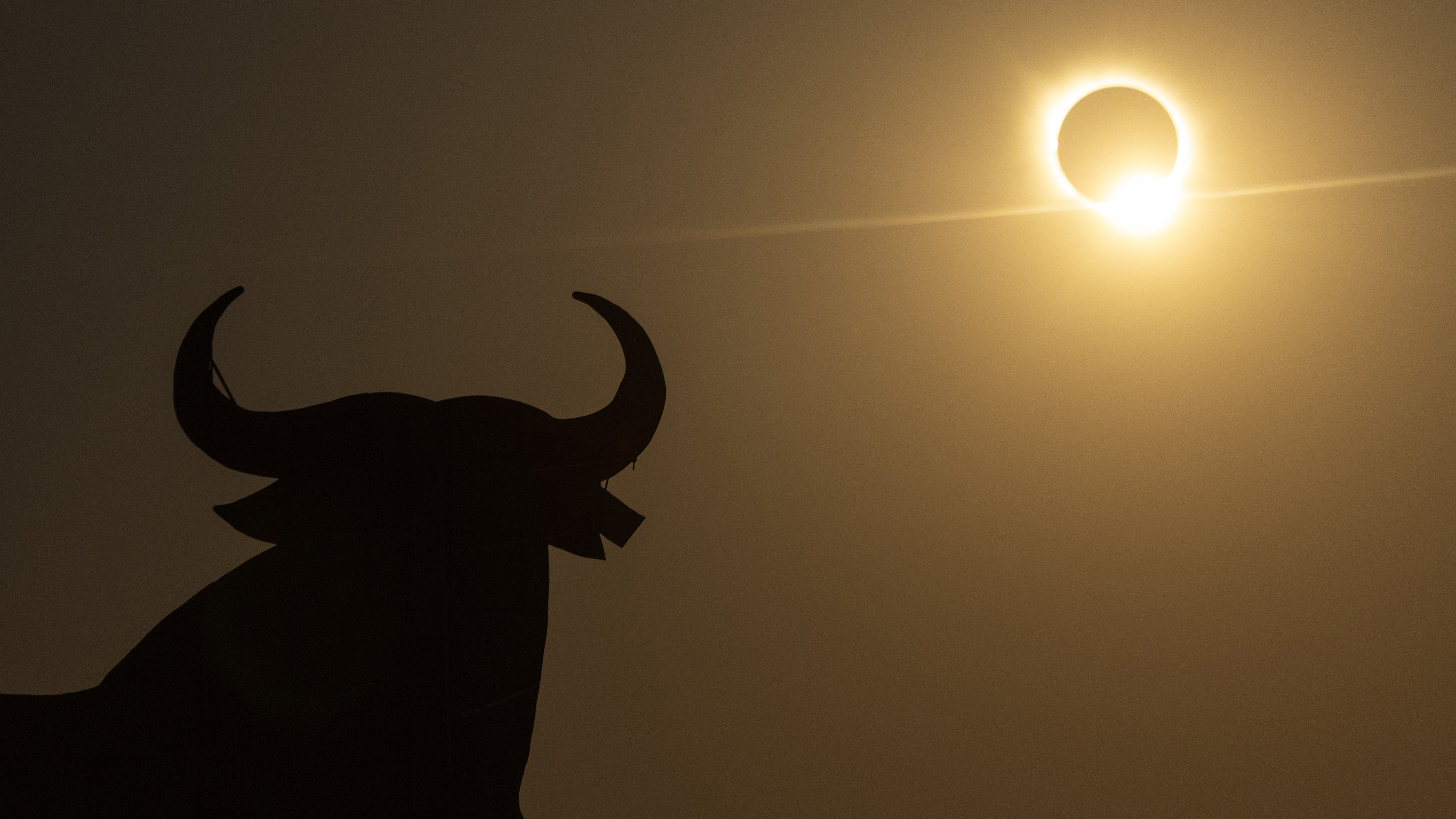 GUADALAJARA, SPAIN - AUGUST 12: A view of the sun behind El Toro Osborne 'The Osborne Bull' during the total solar eclipse on August 12, 2026 in Guadalajara, Spain. It was the first time a total solar eclipse, when the sun is blocked by the moon's orbit, could be viewed from Spain since 1905. (Photo by Pablo Blazquez Dominguez/Getty Images)
