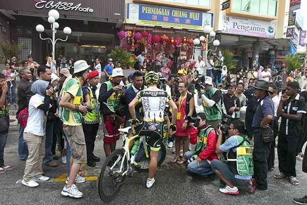 Media and locals alike hover around stage winner Andrea Guardini (Farnese Vini/Neri Sottoli) in Tampin.