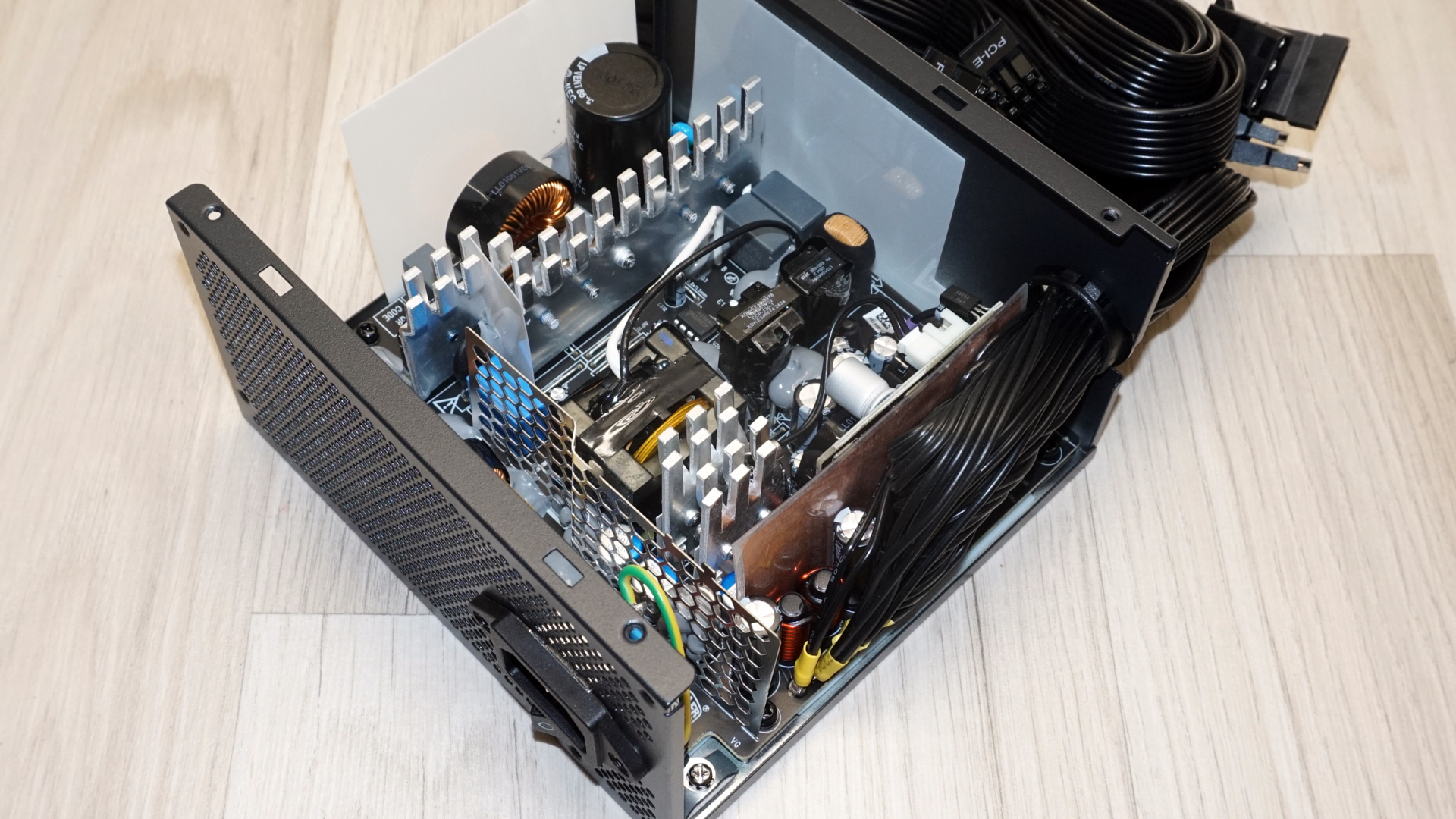 Cooler Master MWE Bronze V2 230V 650W