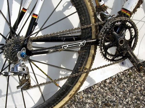 Sponsored by SRAM since 2006, Hanka rode the Chicago company's new Red groupset to its first ever 'cross world championship, with Red levers mated to a Force crankset and rear mech.