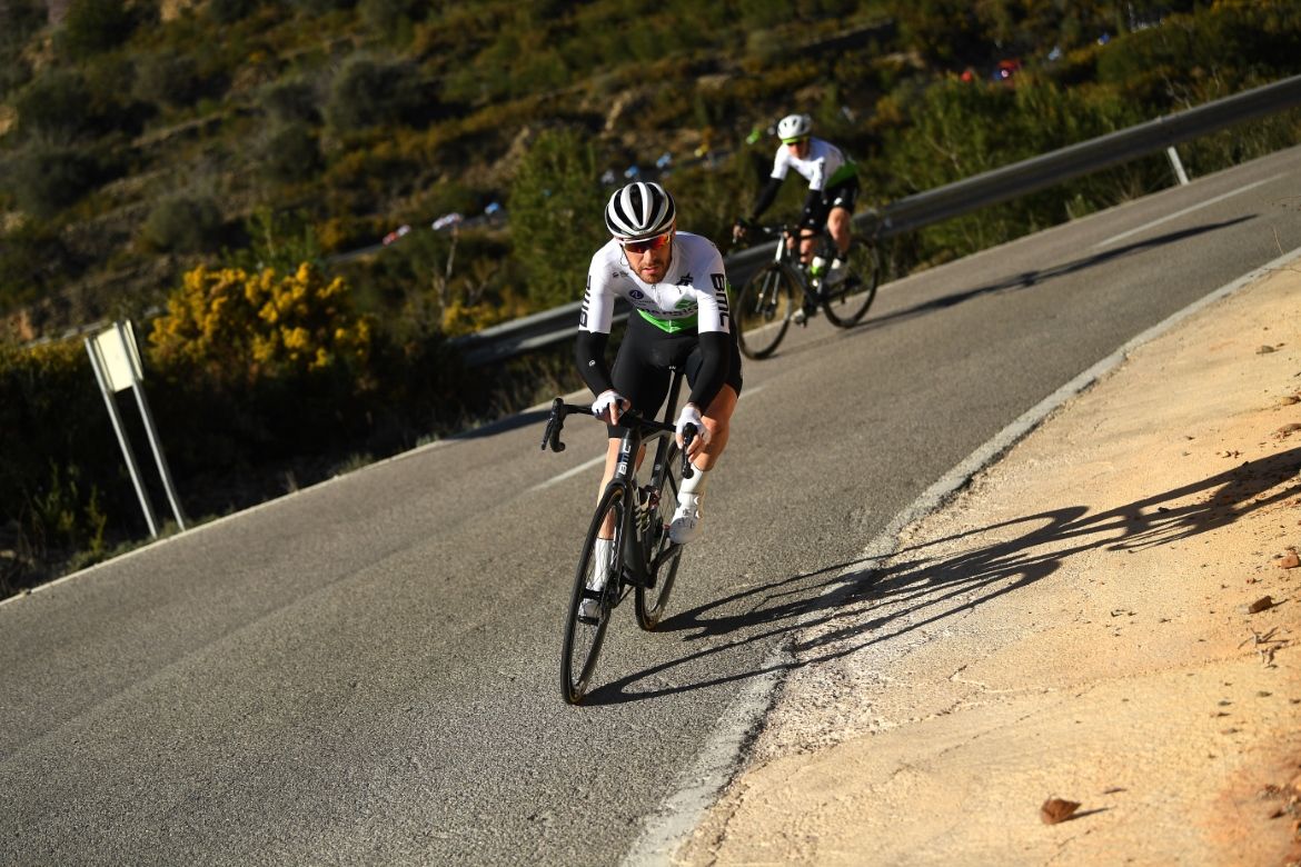 Giacomo Nizzolo leads the peloton down a descent