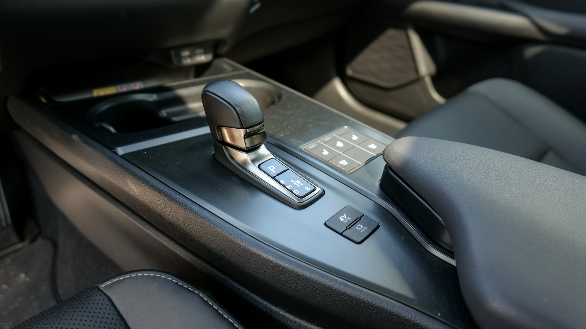 2025 Lexus UX 300h test drive.
