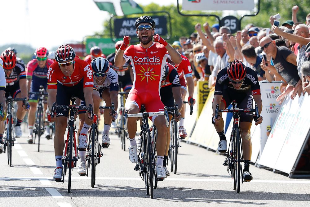 Nacer Bouhanni salutes Muhammad Ali after winning stage 1 at Criterium du Dauphine