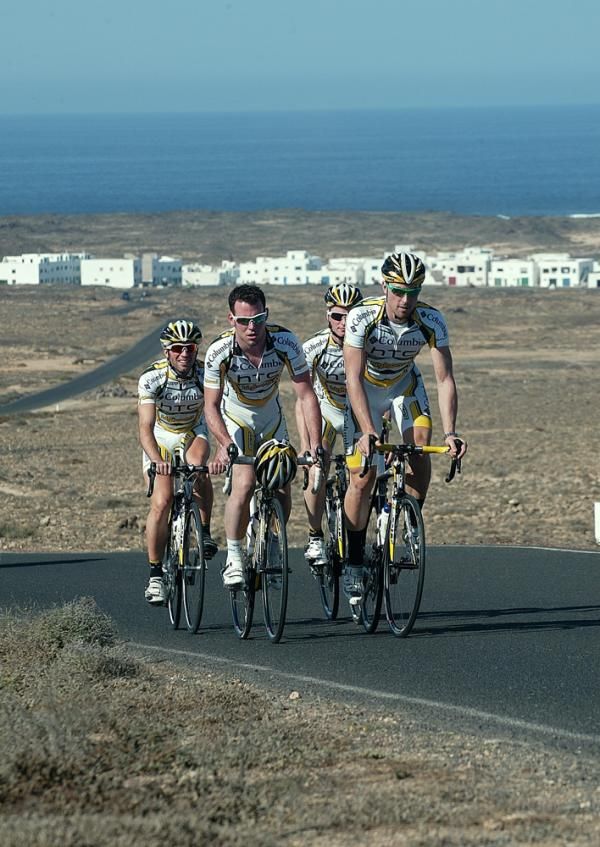 Cavendish and Eisel push up a climb.