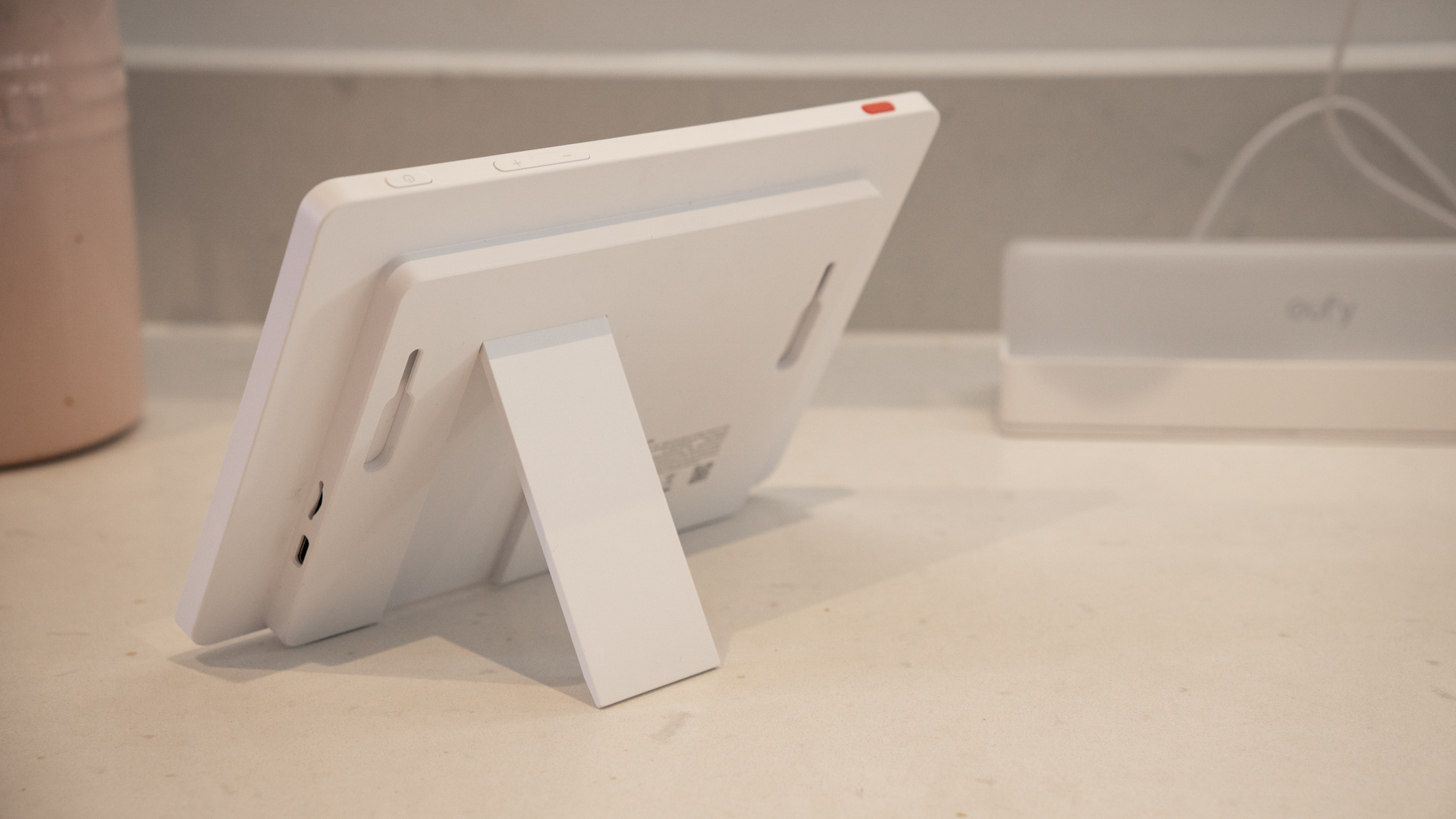 Eufy E10 smart display