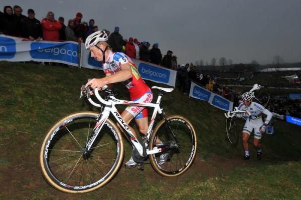 Kevin Pauwels (Sunweb-Revor) reaches the top of the climb just ahead of Zdenek Stybar (Quickstep).