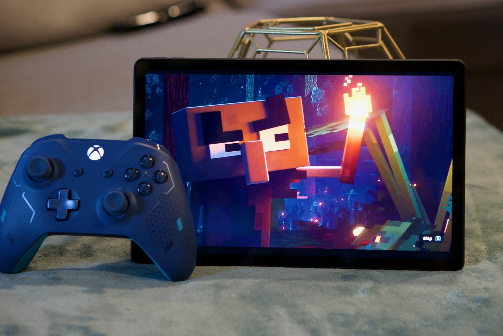 Minecraft Dungeons on the Lenovo Tab P11 Plus with an Xbox Wireless Controller