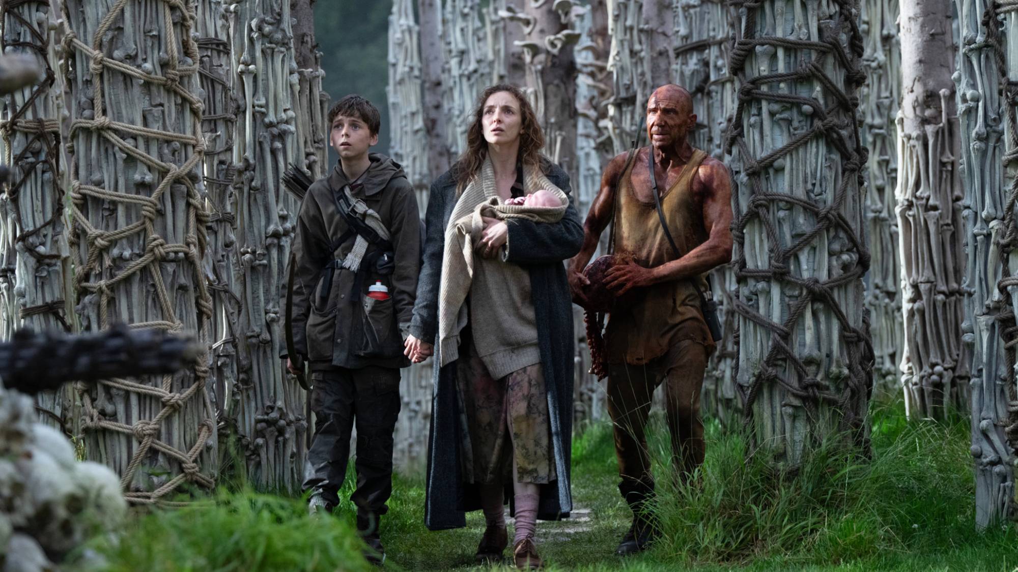 Alfie Williams, Jodie Comer, and Ralph Fiennes in "28 Years Later"