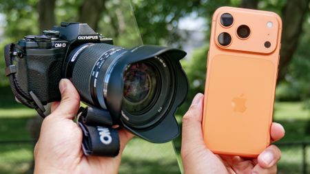 iPhone 17 Pro vs Olympus E-M10 Mark IV.