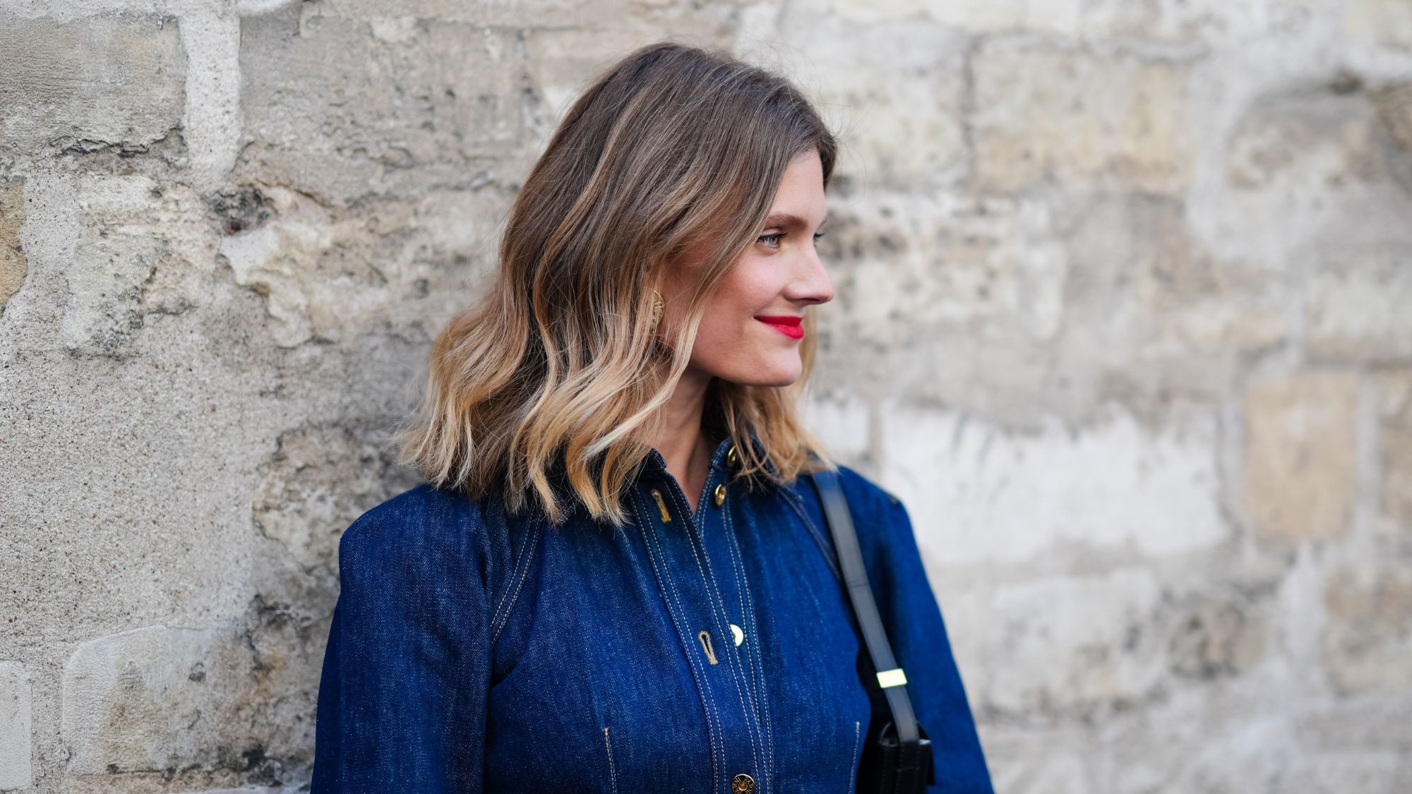 woman with soft curls and red lipstick - best hair mousses