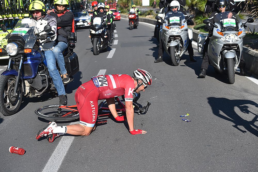 Marco Haller (Katusha) crashed