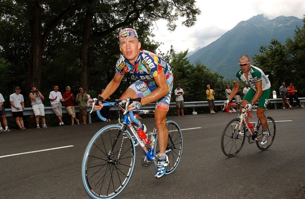 Cycling Tdf 2002 Stage 16 Hunter Robert OGrady Stuart Tour De France Ronde Van Frankrijk Les DeuxAlpes La Plagne Photo by Tim De WaeleGetty Images