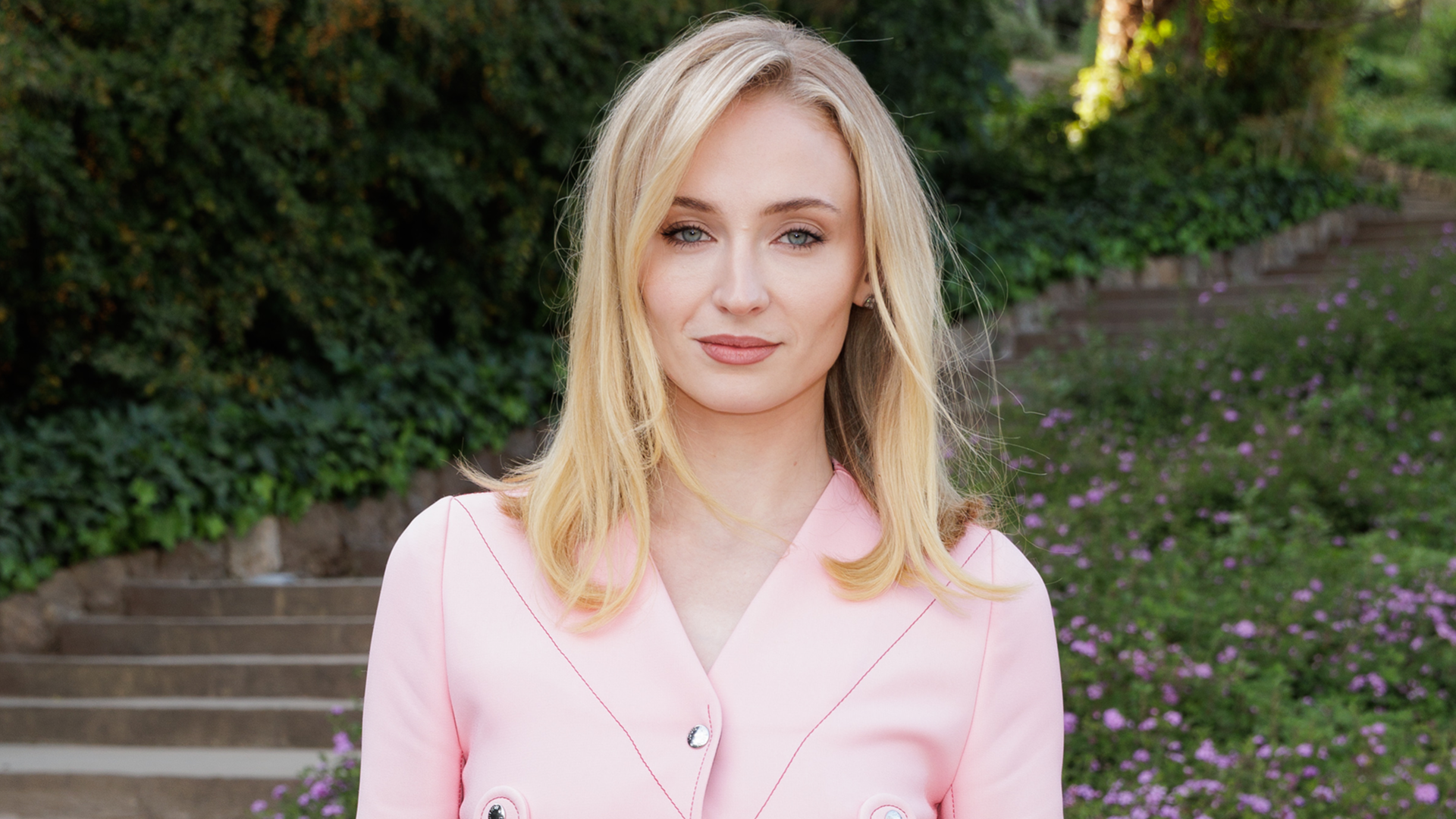 Sophie Turner wore green Adidas Sambas sneakers with a groutfit in Notting Hill