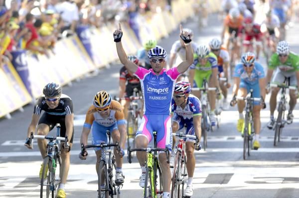 Alessandro Petacchi (Lampre-Farnese Vini) brings his tally up to two