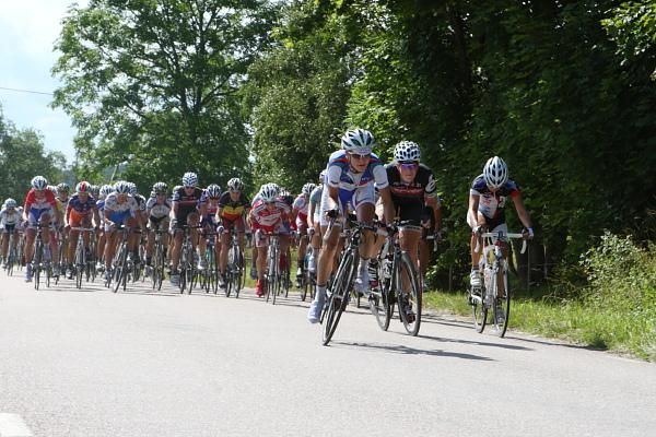 An acceleration by World Cup leader, Marianne Vos (Nederland Bloeit) caused reactions in the bunch