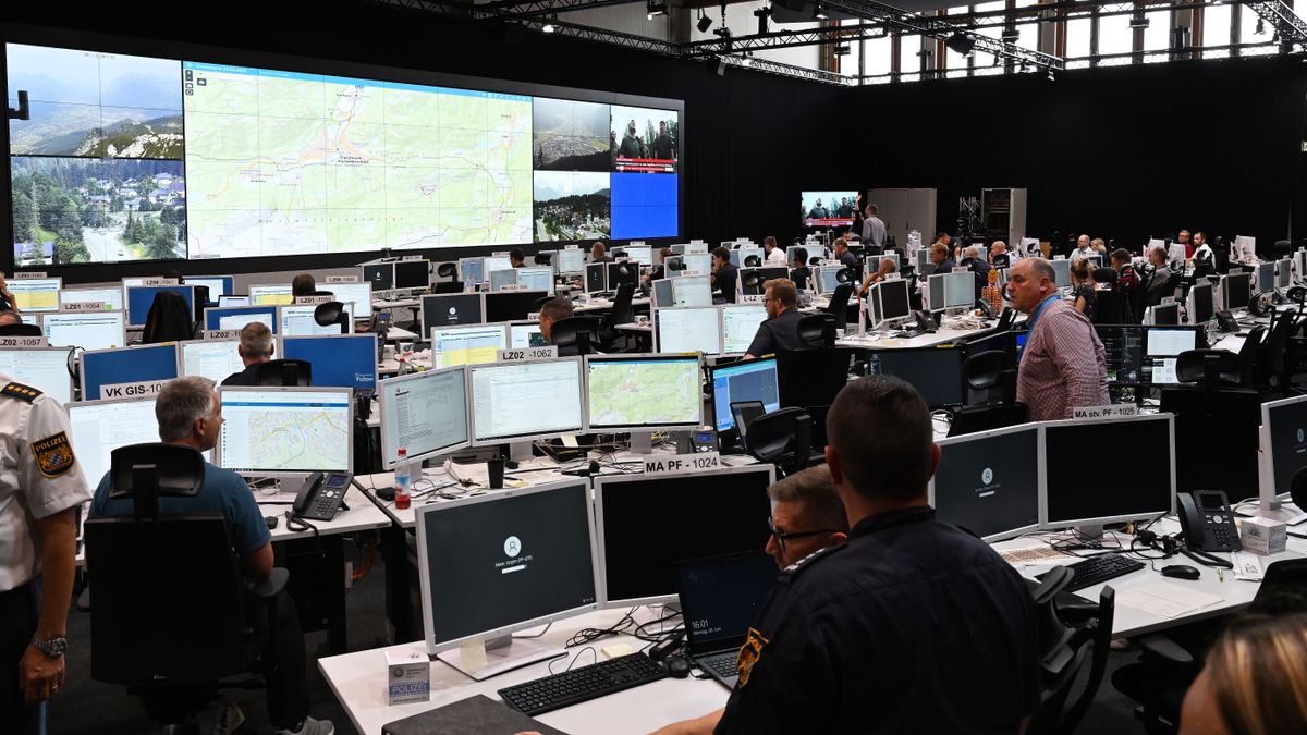 VuWall&#039;s TRx Centralized Video Wall Management Platform backs a command center with many people works on many monitors. 