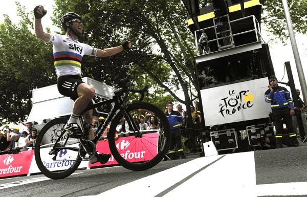 Mark Cavendish from the finish line camera's view