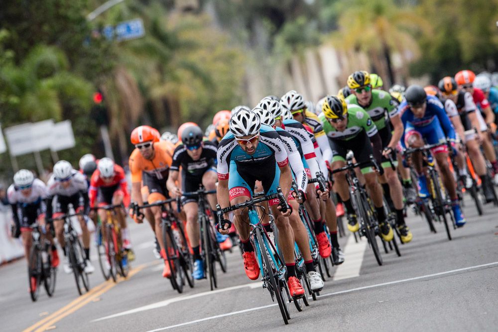 Sebastian Haedo (Jamis) leads the field with a couple laps to go