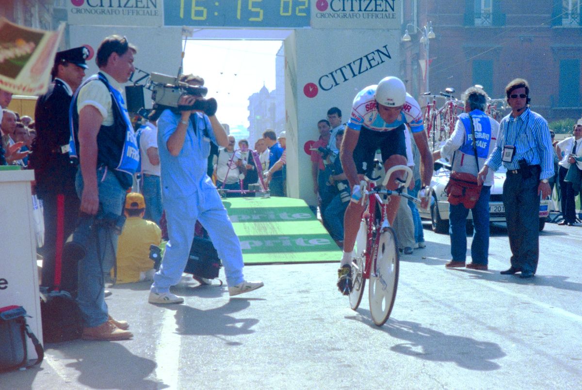 Marco Giovanetti gets underway at the 1990 Giro start in Bari
