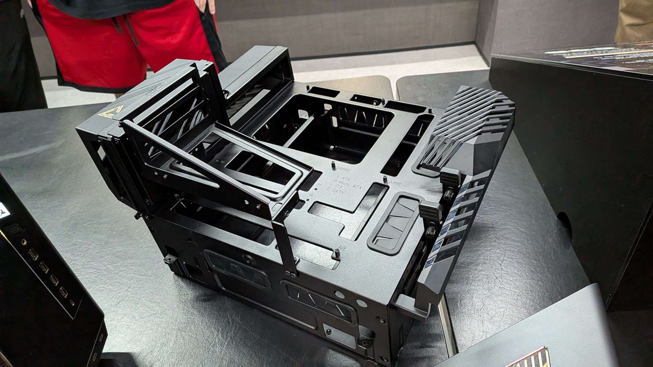 MSI MEG Maestro 900R PC case