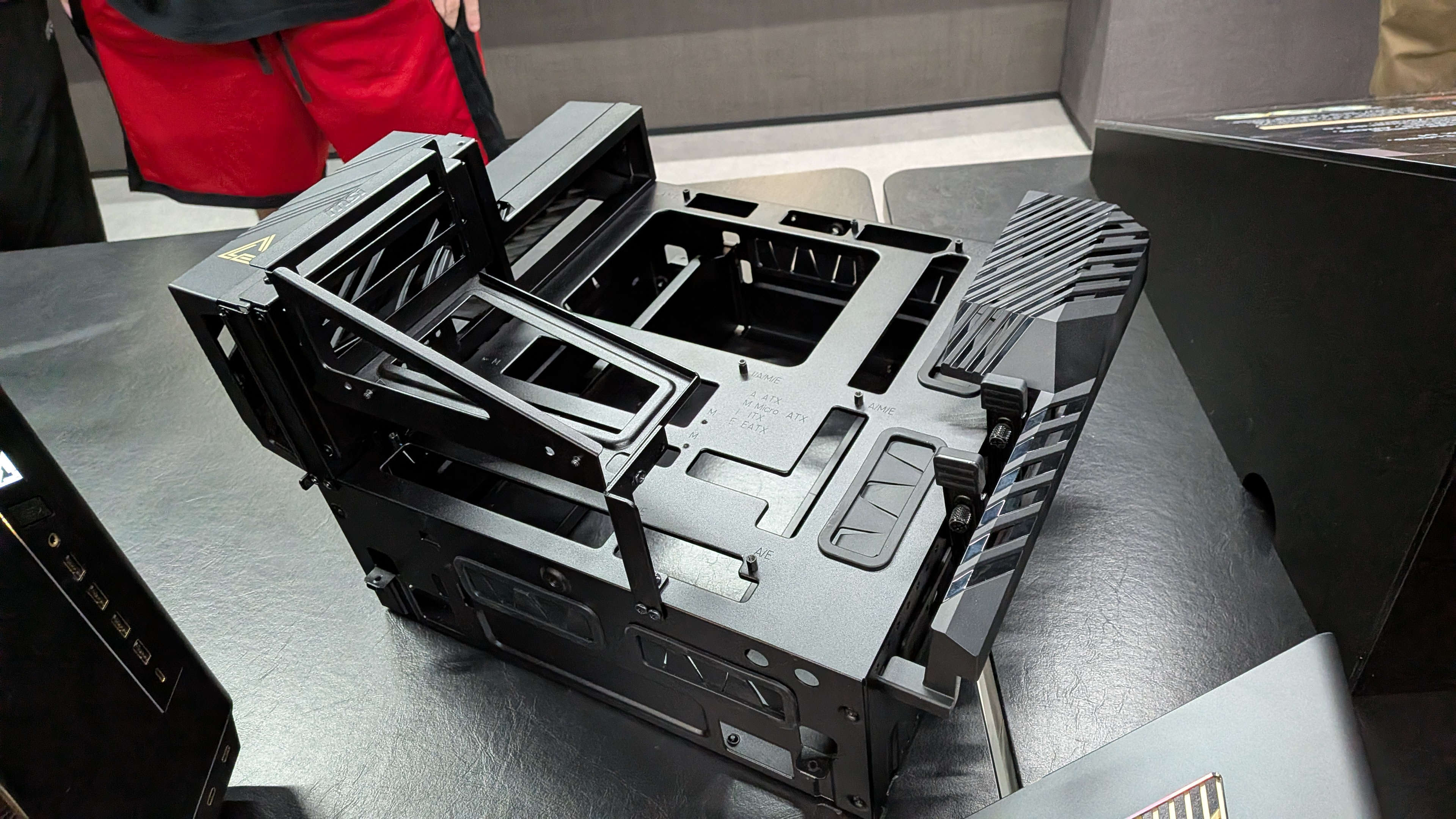 MSI MEG Maestro 900R PC case