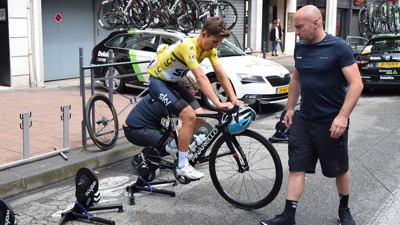 Several riders warm up ahead of the stage on turbo trainers, including Michal Kwiatkowski