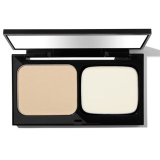Product shot of BOBBI BROWN Skin Weightless Powder Foundation, one of the best powder foundations