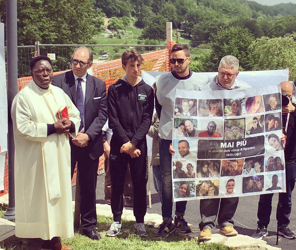 Bardiani-CSF's Giulio Ciccone joined a tribute to the 29 people who died in the Rigopiano avalanche of last year