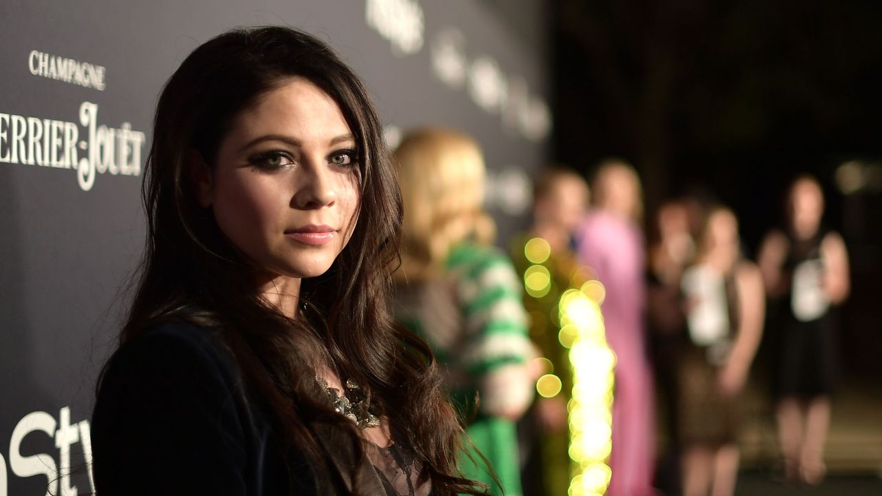 Michelle Trachtenberg attends the 2017 InStyle Awards