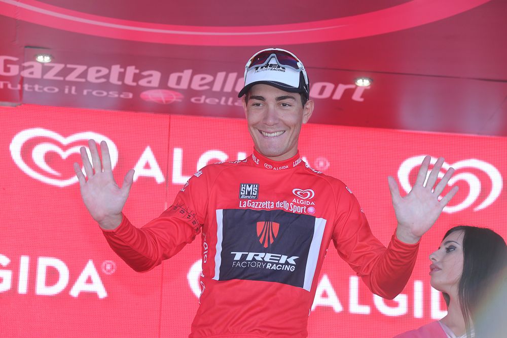 Giacomo Nizzolo (Trek Factory Racing) in the red jersey.