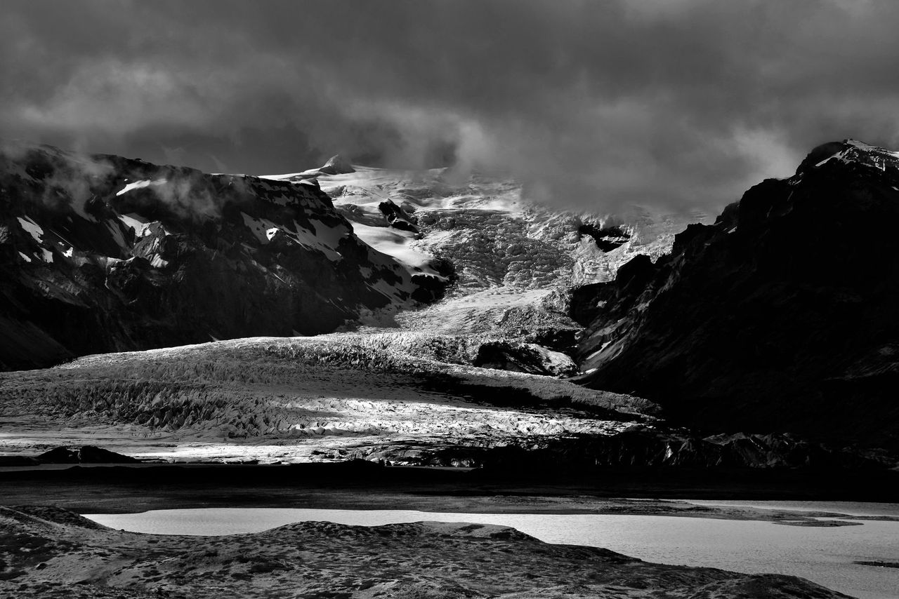GuruShots - Powerful Black &amp; White Jan 26